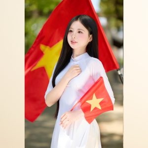 Áo dài yêu nước trơn truyền thống 2 tà chụp ảnh 30/4, 2/9