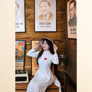 Áo dài yêu nước thêu cờ truyền thống 2 tà