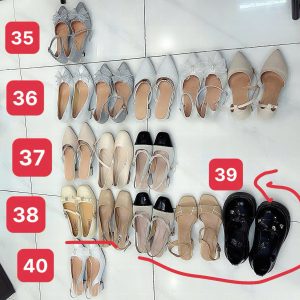 Giày cao gót chụp cùng áo dài kỷ yếu, cử nhân, ngày lễ